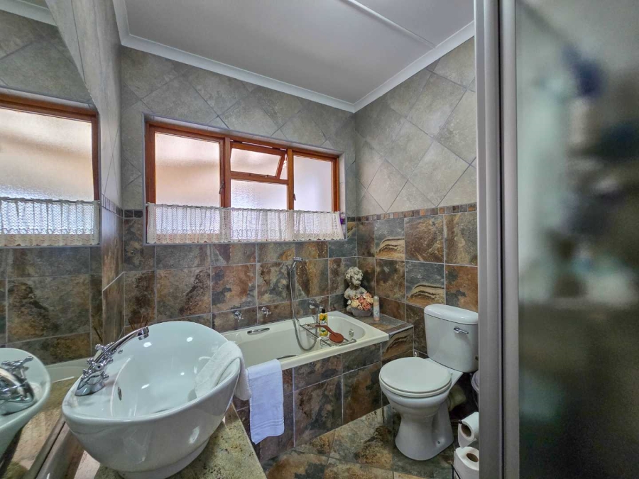 4 Bedroom Property for Sale in Stilbaai Wes Western Cape